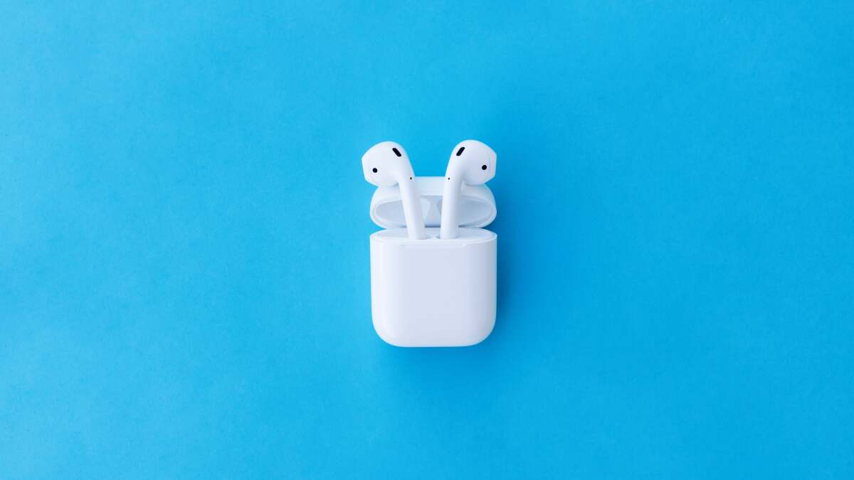 用这种粗俗但有效的技术清洁你的AirPods