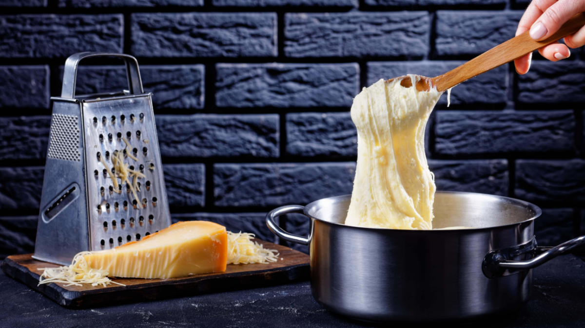 Pommes Aligot 是所有土豆泥中最奶酪的