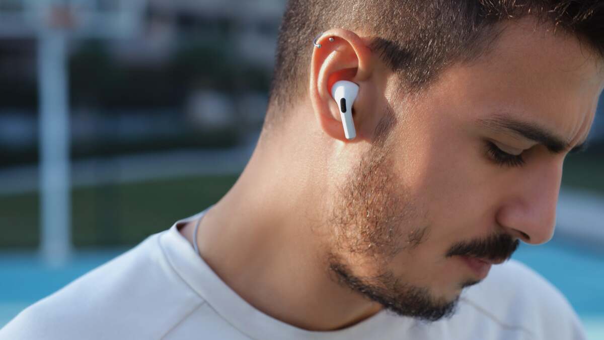 如何在 AirPods Pro 上启用“对话增强”（以及何时应该启用）