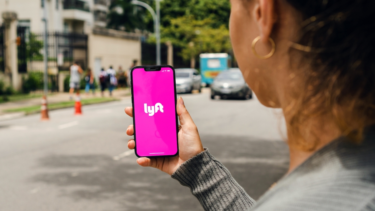 您现在可以在 Lyft 上请求女性和非二元性别司机