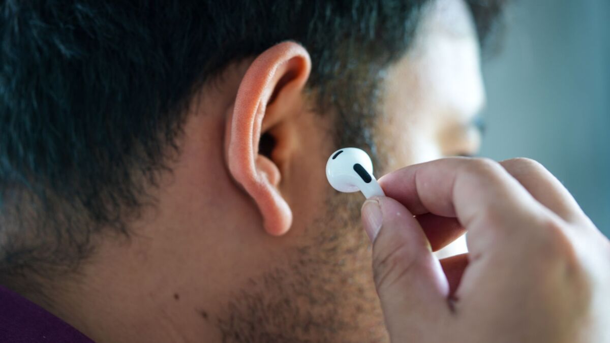 这就是为什么苹果可能会在你的下一代 AirPods 中安装摄像头