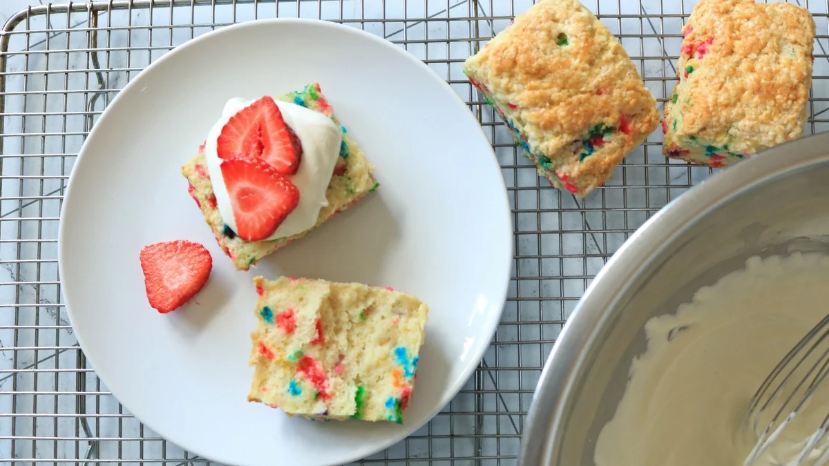 制作这些异想天开的 Funfetti 风格饼干