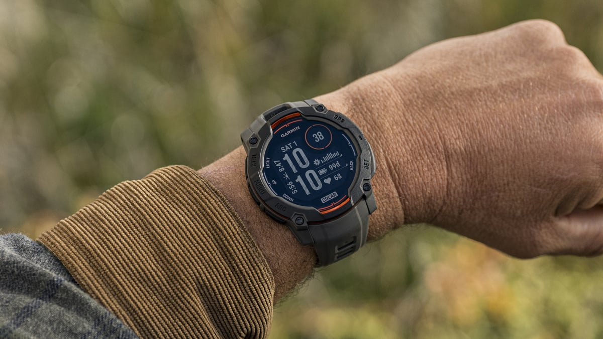 CES 2025：Garmin 推出 Instinct 3 系列，屏幕升级并内置手电筒